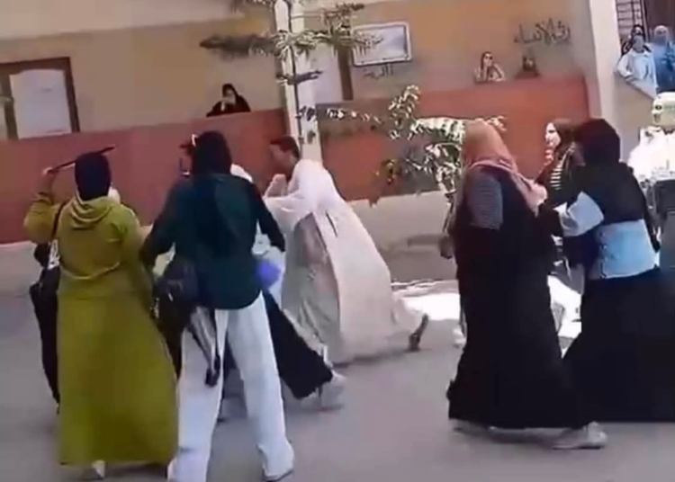 «التعليم» تكشف مفاجأة عن واقعة ضرب معلمة لرفضها السماح بالغش بامتحانات الشهادة الإعدادية