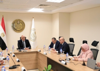 وزير التعليم يوجه بسحب الكتب الدراسية المطبوعة من المخازن وتوزيعها على الإدارات