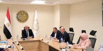 وزير التعليم يوجه بسحب الكتب الدراسية المطبوعة من المخازن وتوزيعها على الإدارات