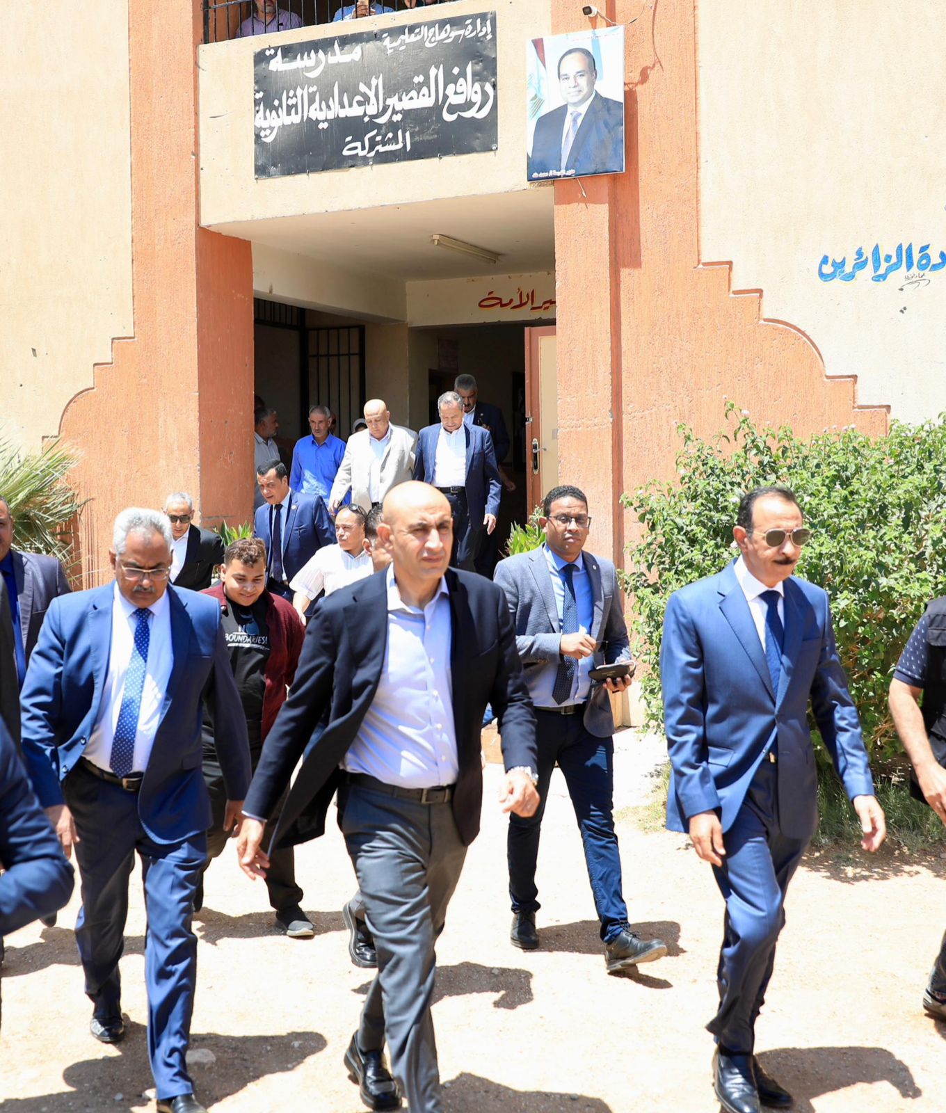 «عبداللطيف» يتفقد مدرسة بسوهاج شهدت أعمال شغب بختام امتحانات الشهادة الإعدادية