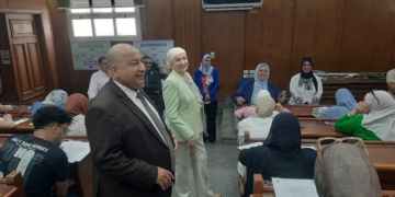 نائب رئيس جامعة القاهرة لشئون التعليم والطلاب يجري جولة تفقدية بعدد من الكليات