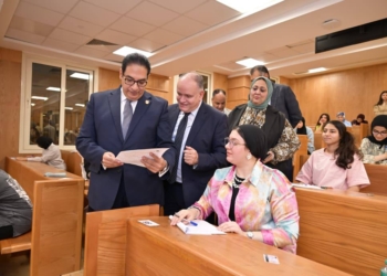 رئيس جامعة القاهرة يتابع سير امتحانات نهاية الفصل الدراسي الثاني بجامعة القاهرة الأهلية والفرع الدولي