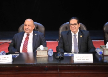 رئيس جامعة القاهرة يكرم الفائزين في مهرجان العروض المسرحية الطويلة، ويعلن تخصيص جوائز مالية جديدة وإطلاق «مهرجان القاعة»