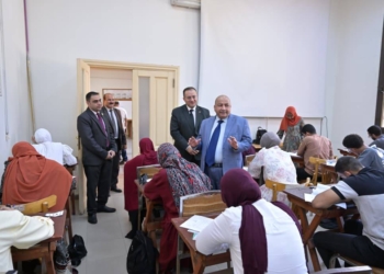 قيادات جامعة القاهرة تواصل الجولات التفقدية لمتابعة امتحانات نهاية الفصل الدراسي الثاني لمرحلتي البكالوريوس والدراسات العليا