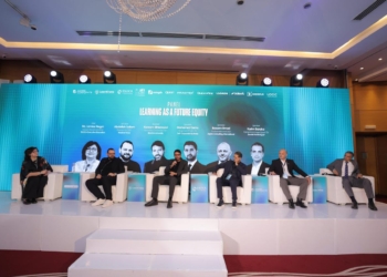 قادة أعمال وتعليم يناقشون الاستثمار في التعلم والتطوير