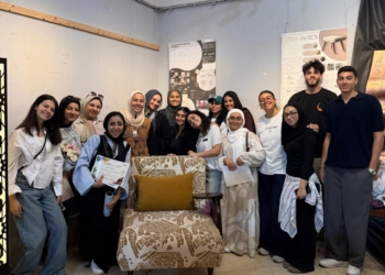 طلاب برنامج التصميم الداخلي الإيكولوجي جامعة العاصمة يقدمون ابتكارات في الأثاث الذكي المستدام