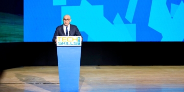 عبد اللطيف: المدارس يجب أن تصنع المهارات لا أن تنقل المعرفة فقط