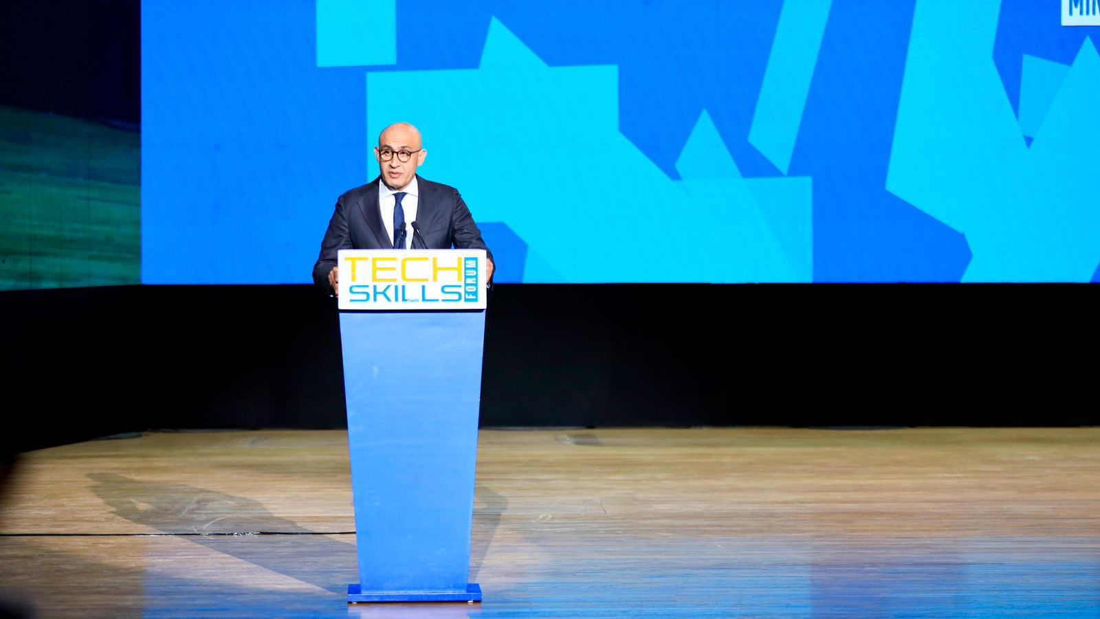 عبد اللطيف: المدارس يجب أن تصنع المهارات لا أن تنقل المعرفة فقط