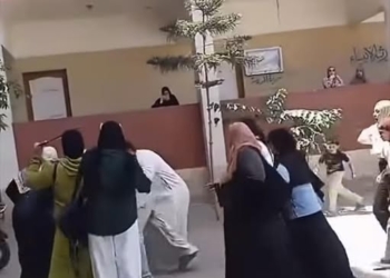 فيديو متداول يثير الجدل.. اعتداء على معلمة ونزع نقابها داخل مدرسة خلال امتحانات الإعدادية